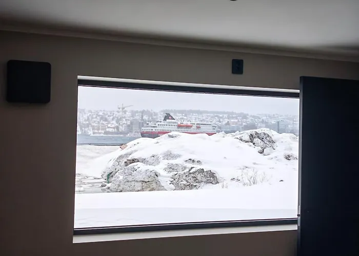 Cozy Apartment, With A View Of * 트롬쇠